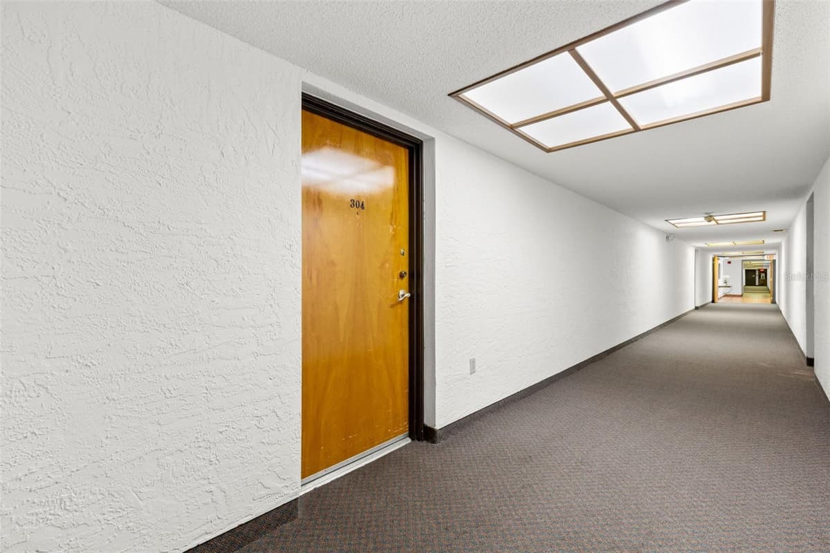 2593 COUNTRYSIDE BOULEVARD — photo 4 of 41