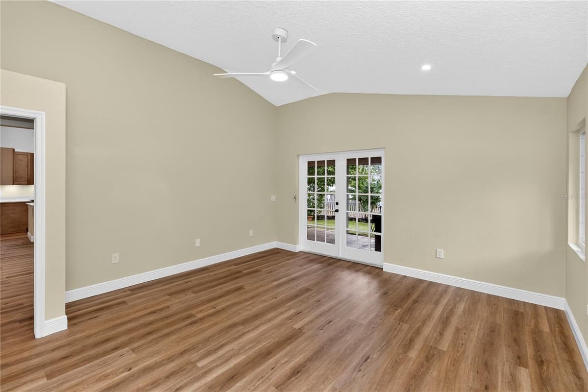329 SUN OAKS COURT — photo 16 of 35