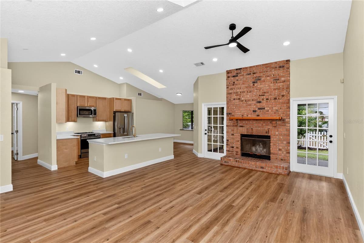 329 SUN OAKS COURT — photo 7 of 35