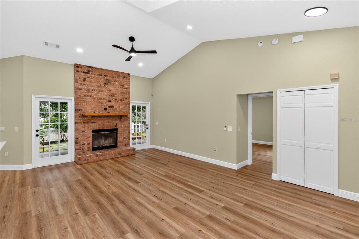 329 SUN OAKS COURT — photo 15 of 35