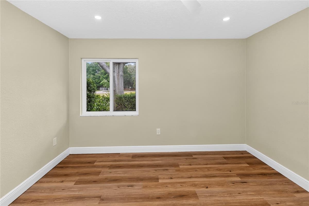 329 SUN OAKS COURT — photo 27 of 35
