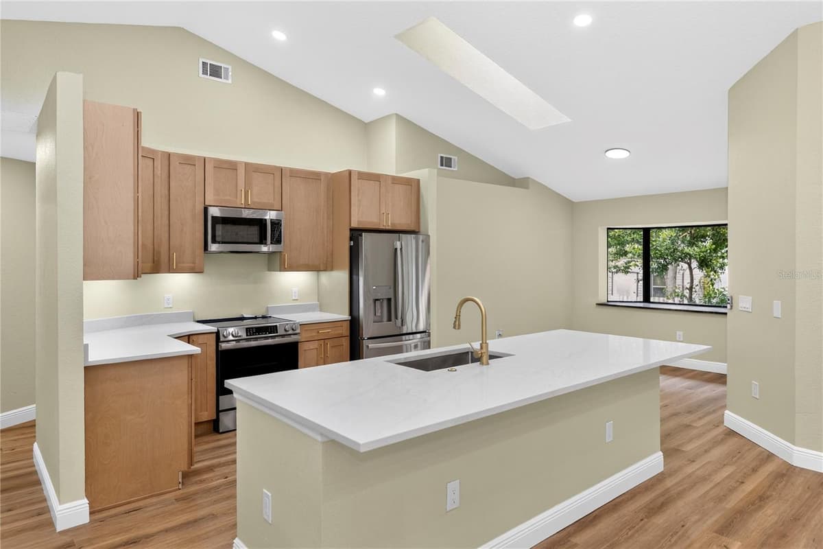 329 SUN OAKS COURT — photo 10 of 35