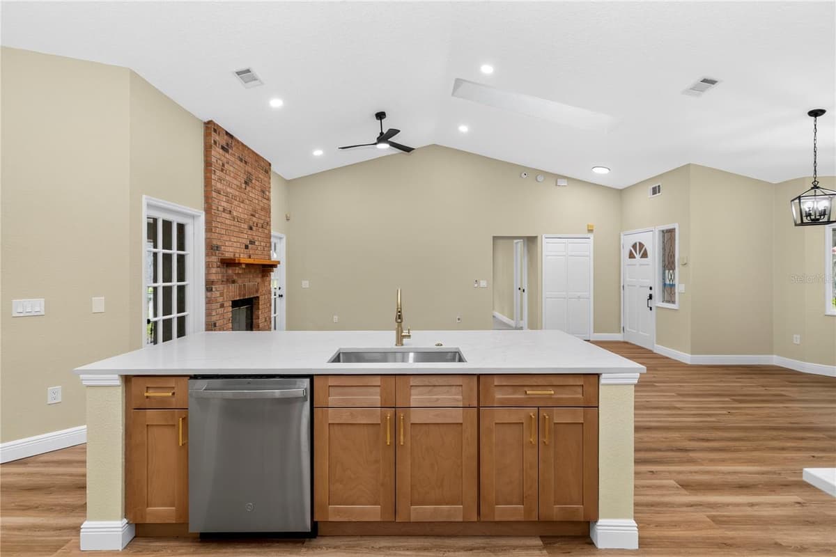 329 SUN OAKS COURT — photo 14 of 35