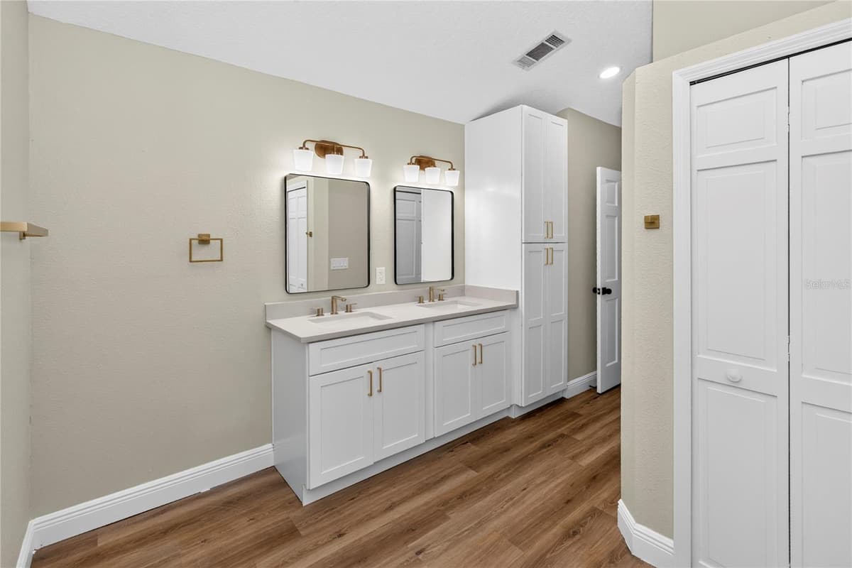 329 SUN OAKS COURT — photo 20 of 35