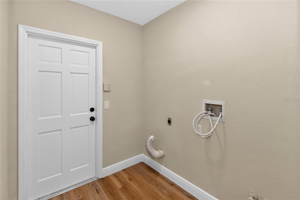 329 SUN OAKS COURT — photo 33 of 35