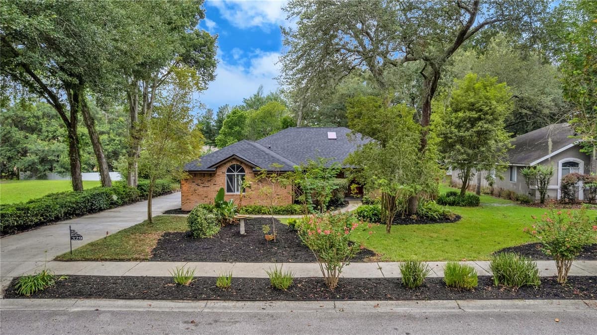 329 SUN OAKS COURT — photo 4 of 35