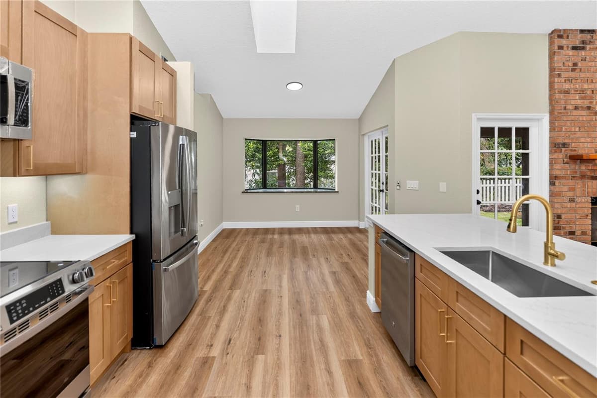 329 SUN OAKS COURT — photo 11 of 35