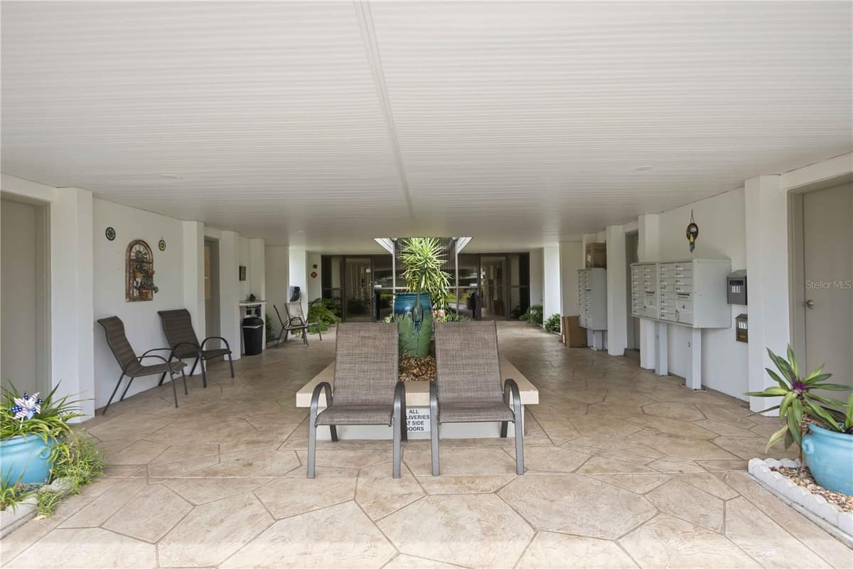 21300 BRINSON AVENUE — photo 3 of 43
