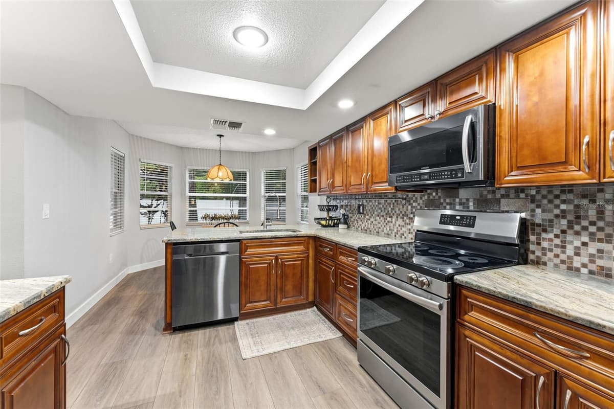 7226 HUMMINGBIRD LANE — photo 11 of 47