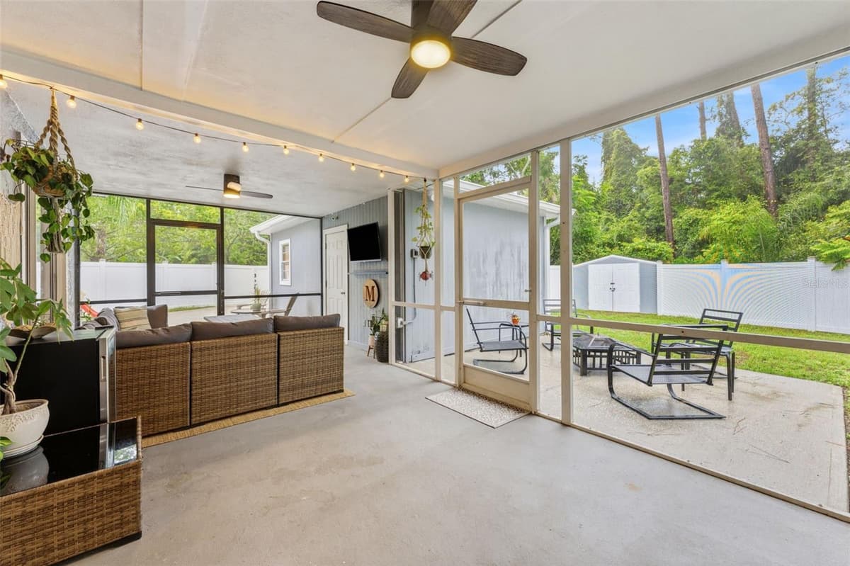 7226 HUMMINGBIRD LANE — photo 38 of 47