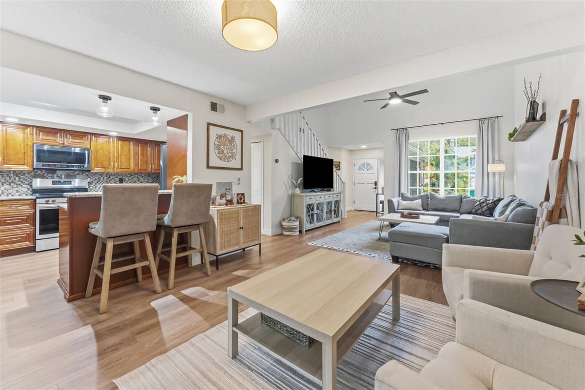 7226 HUMMINGBIRD LANE — photo 8 of 47