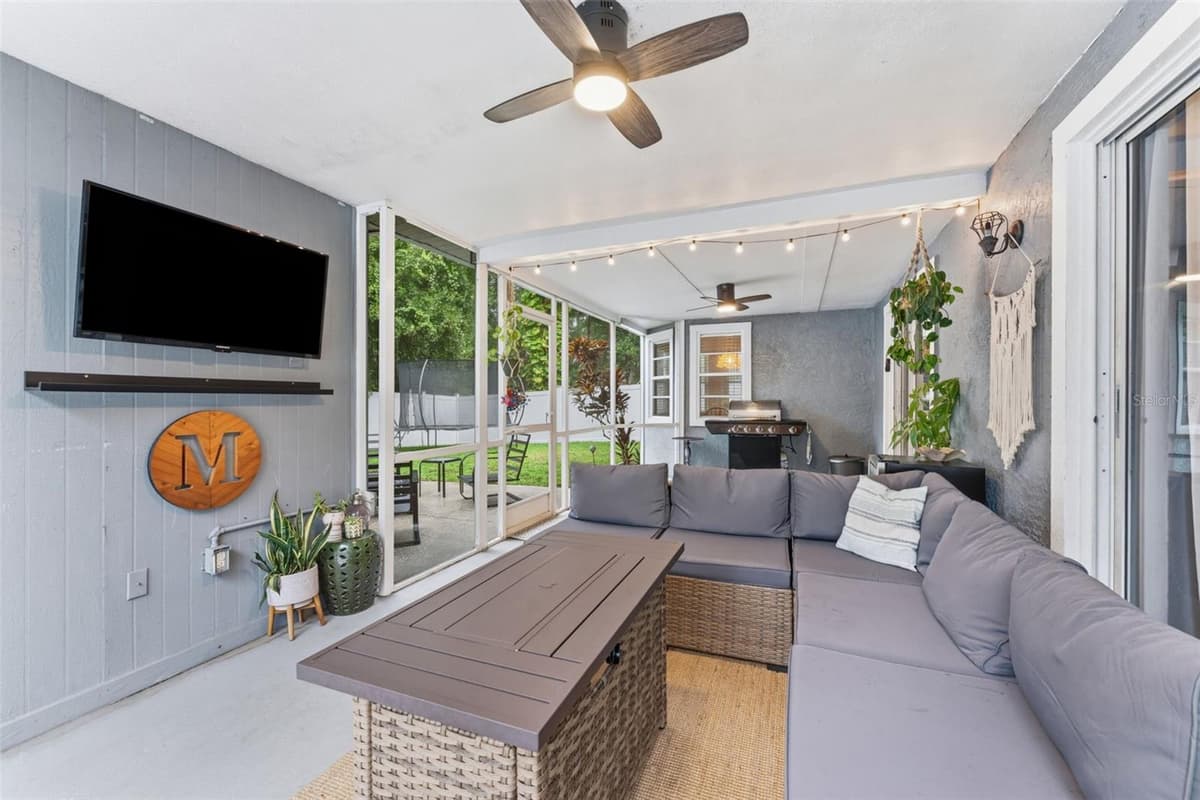 7226 HUMMINGBIRD LANE — photo 36 of 47