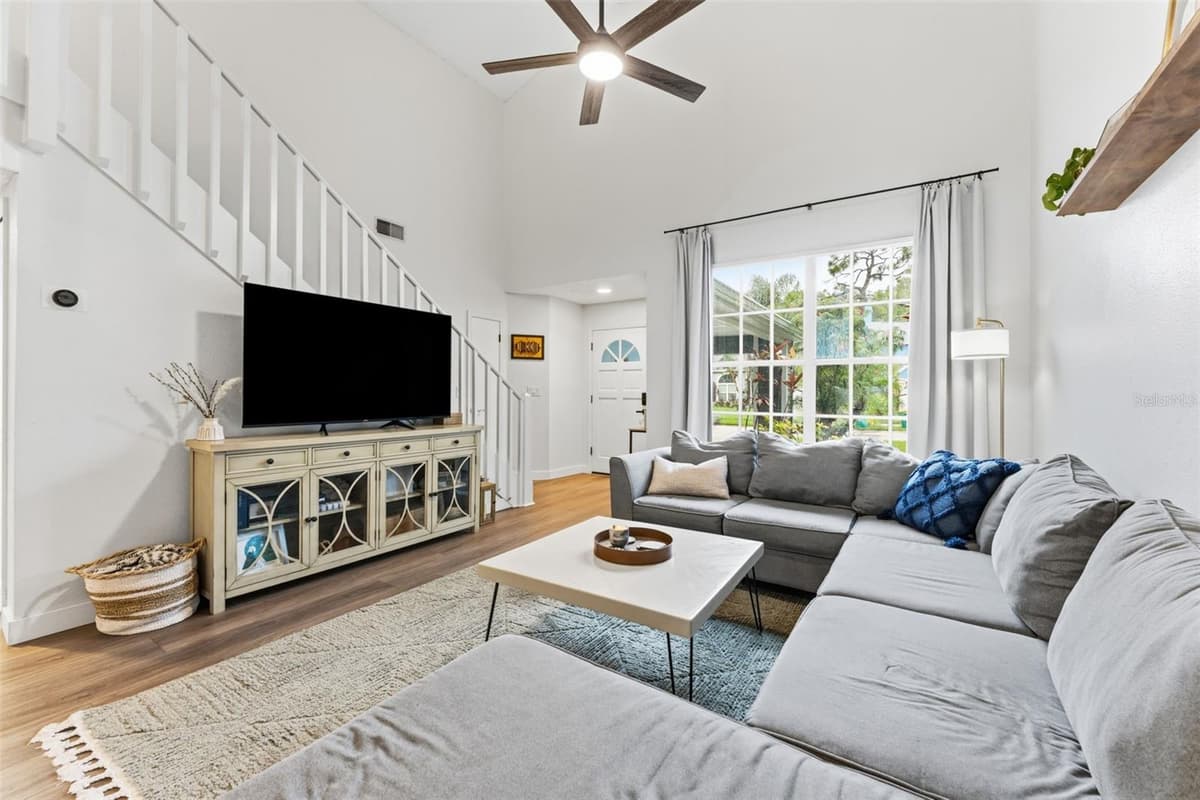7226 HUMMINGBIRD LANE — photo 5 of 47