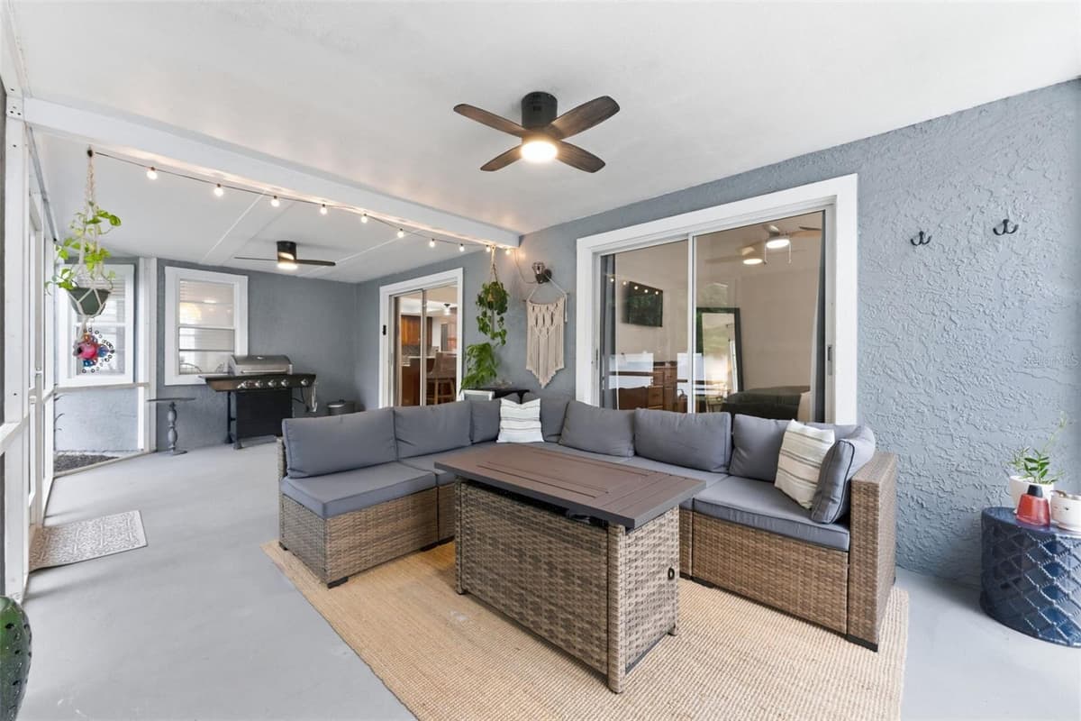 7226 HUMMINGBIRD LANE — photo 37 of 47