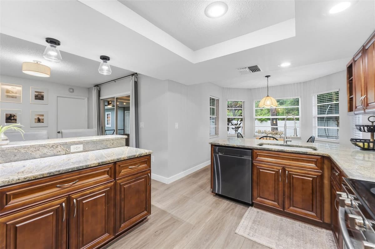 7226 HUMMINGBIRD LANE — photo 16 of 47