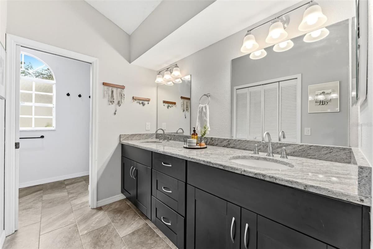 7226 HUMMINGBIRD LANE — photo 25 of 47