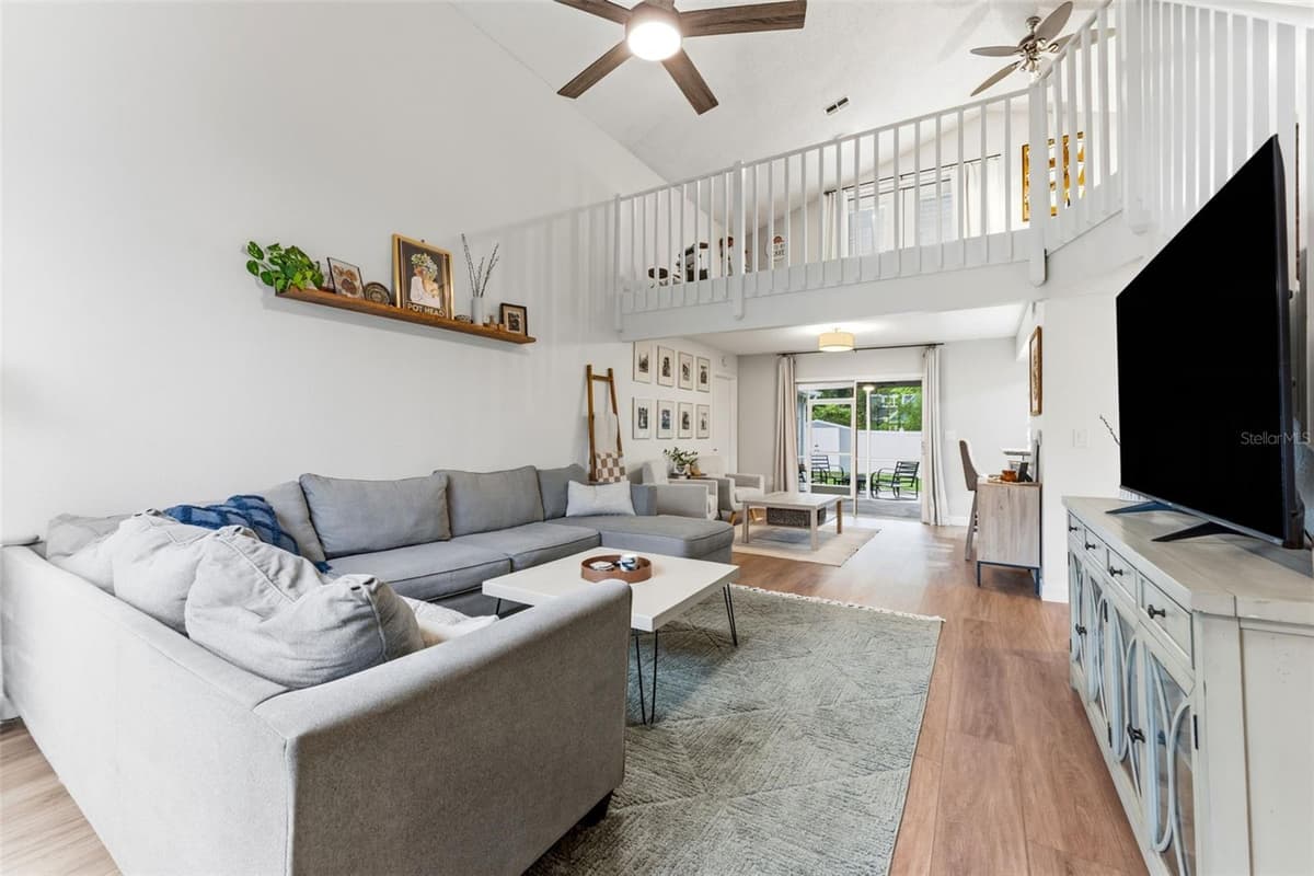 7226 HUMMINGBIRD LANE — photo 6 of 47