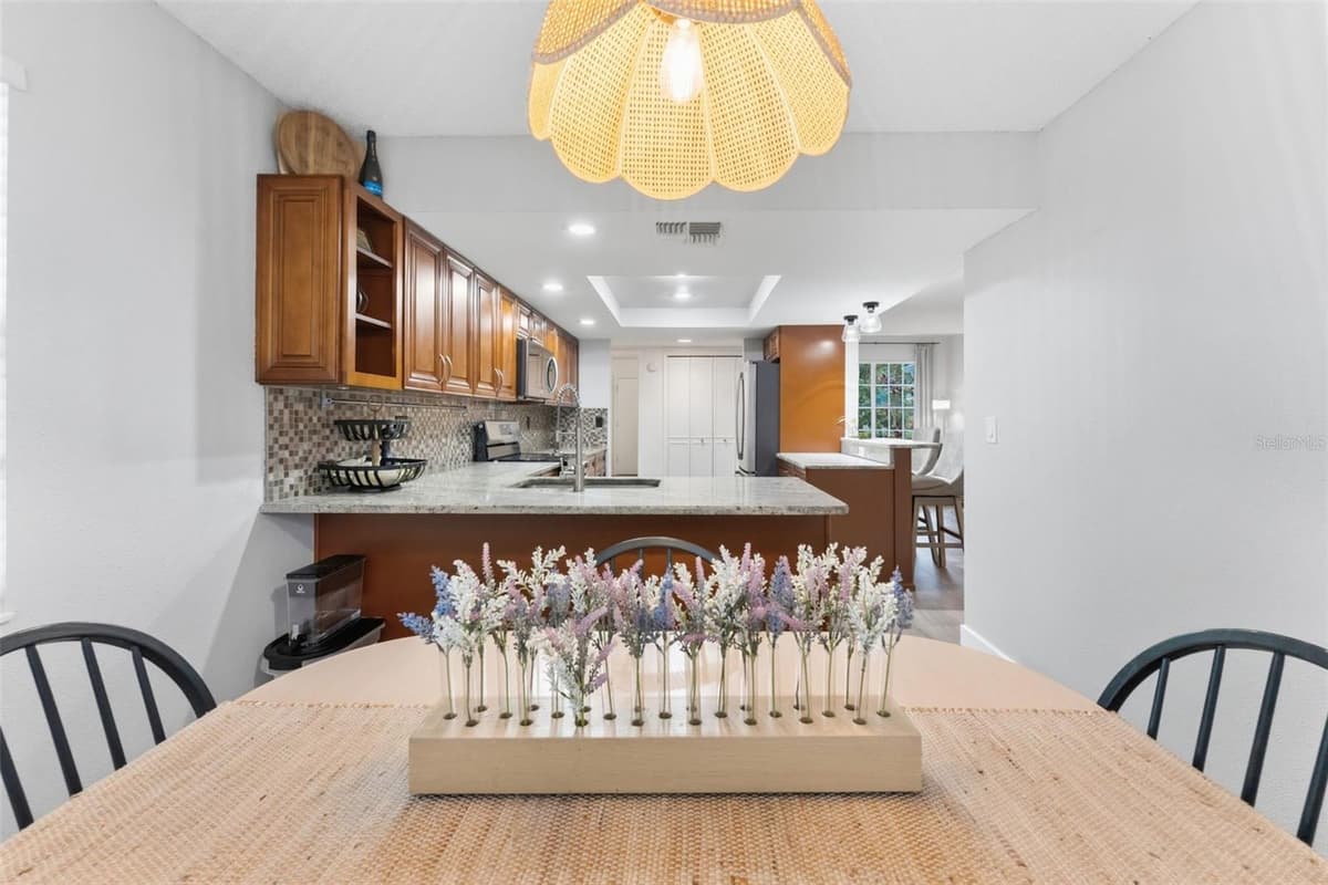 7226 HUMMINGBIRD LANE — photo 14 of 47