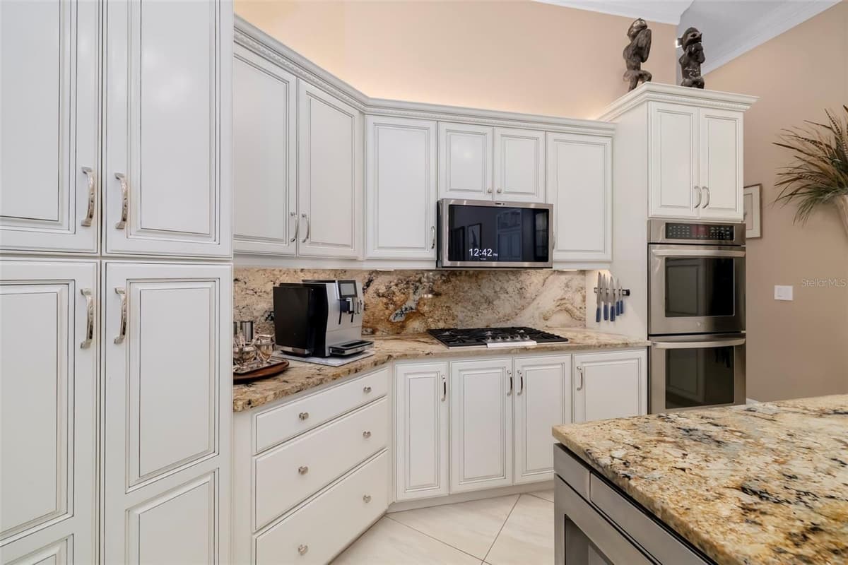 7215 CHATSWORTH COURT — photo 26 of 94