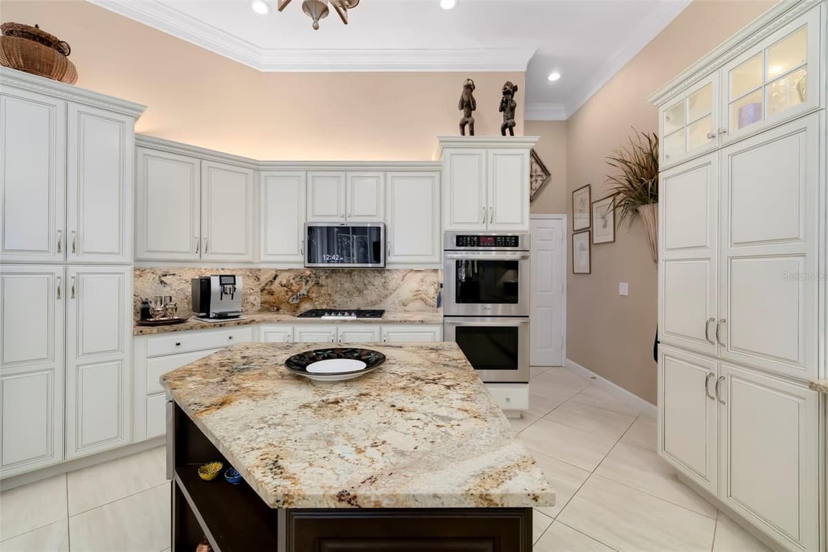 7215 CHATSWORTH COURT — photo 25 of 94