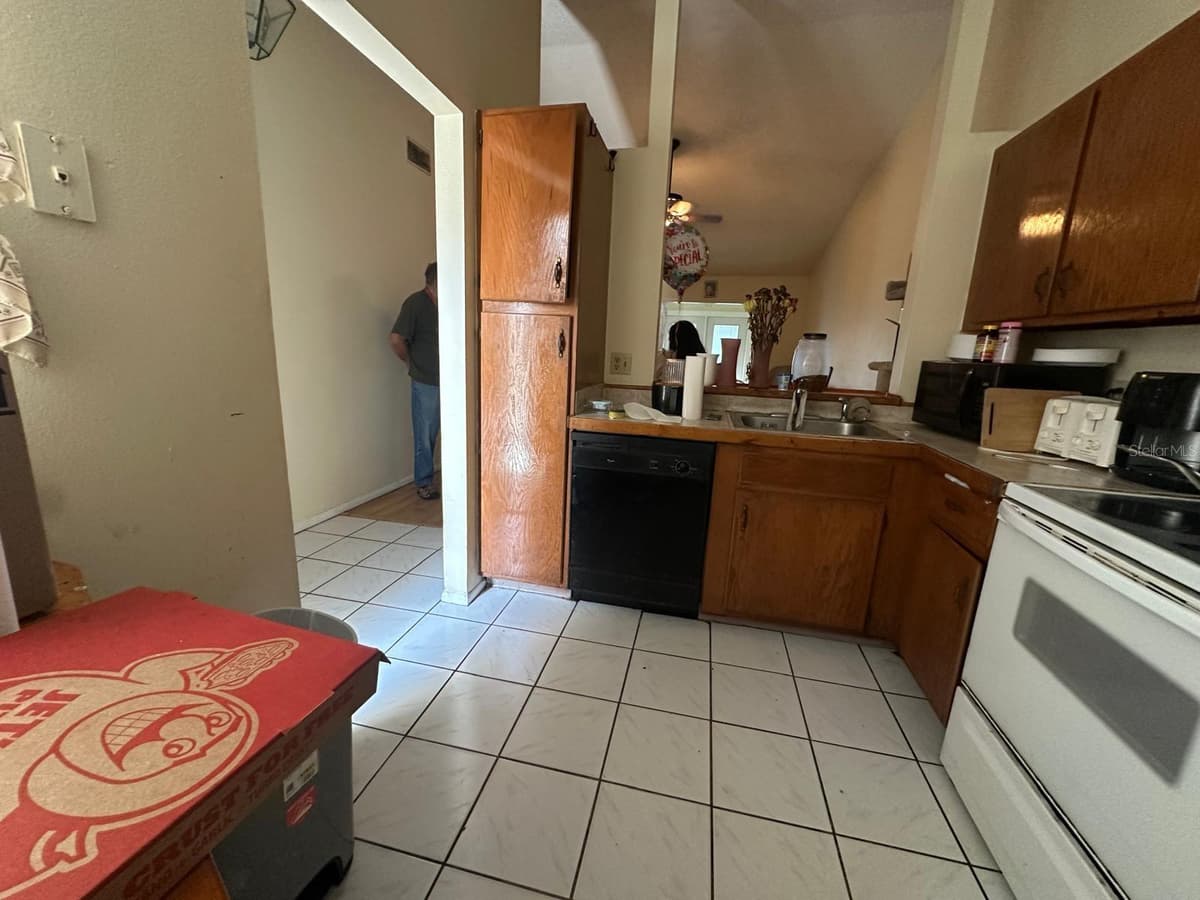 3157 PHLOX DRIVE — photo 3 of 9