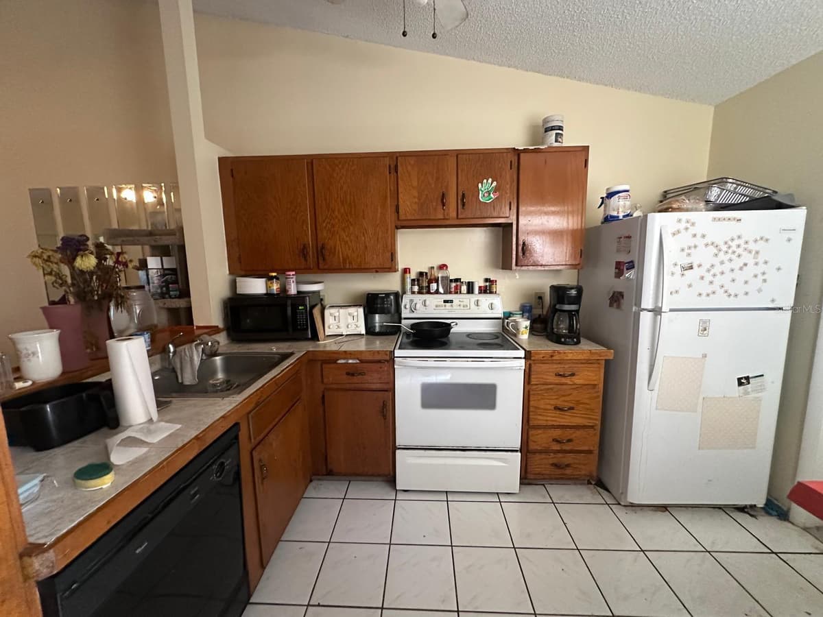 3157 PHLOX DRIVE — photo 5 of 9