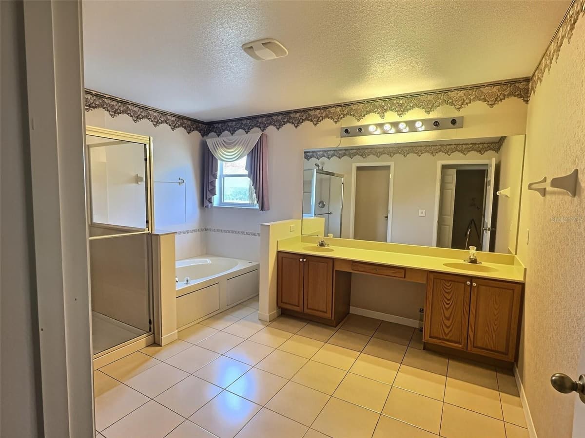 2414 HURON CIRCLE — photo 14 of 17