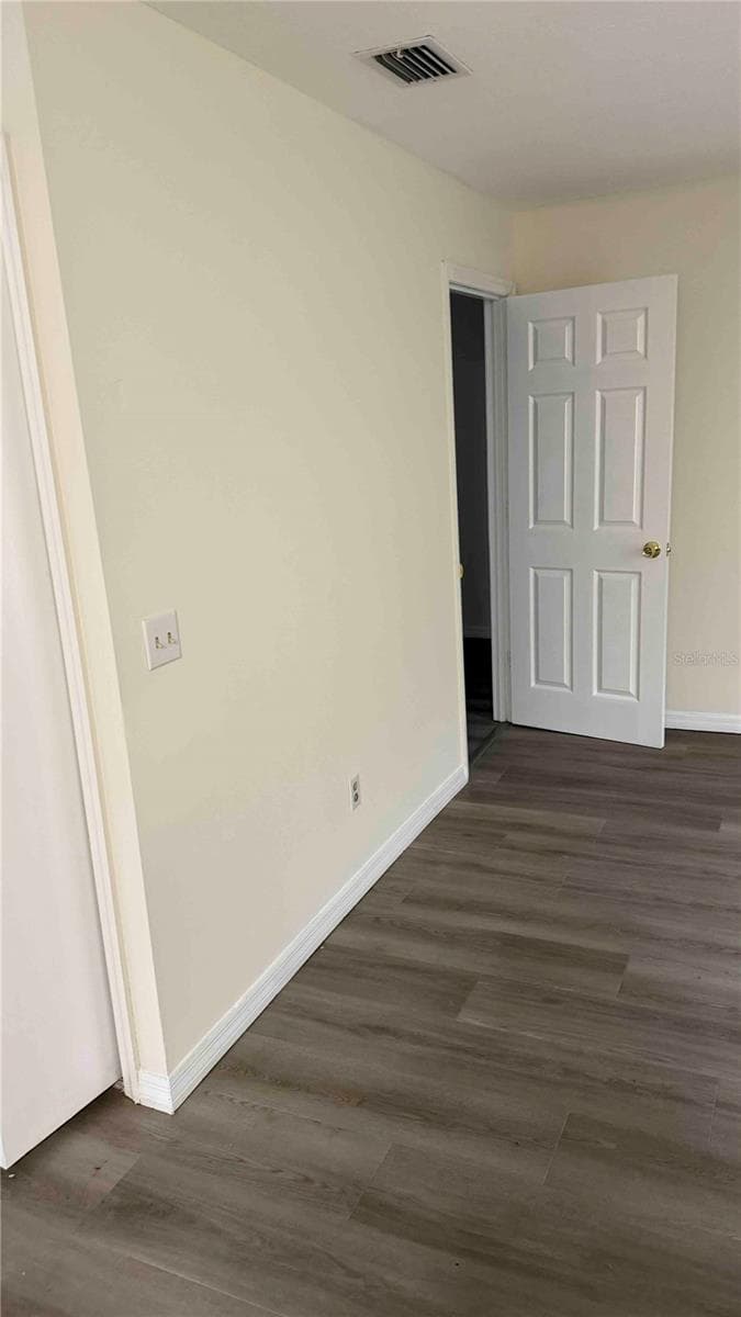 909 CHURCH AVENUE — photo 5 of 12