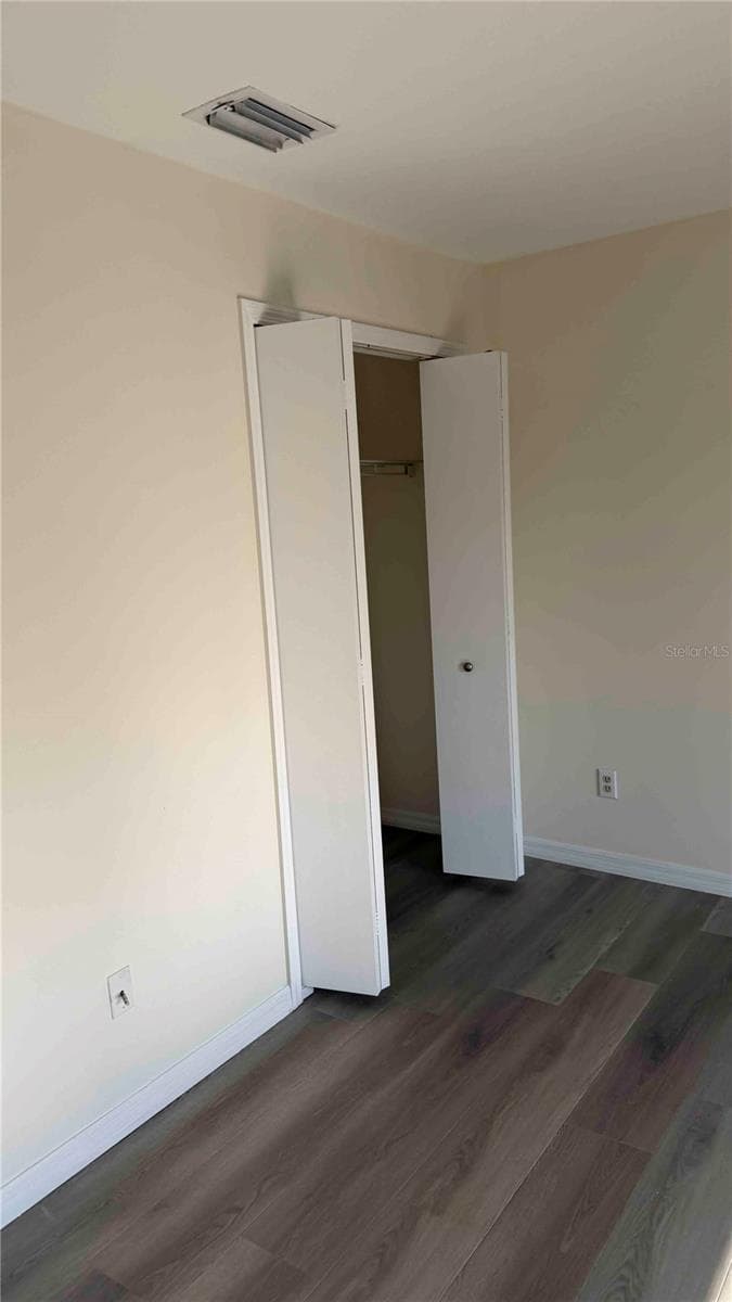 909 CHURCH AVENUE — photo 4 of 12