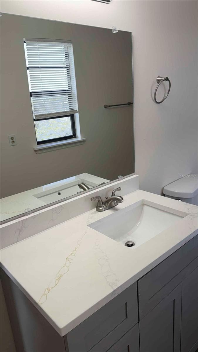 909 CHURCH AVENUE — photo 6 of 12