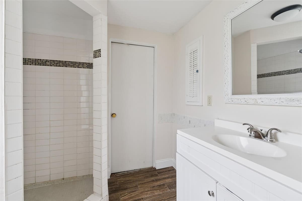 702 WILDABON AVENUE — photo 25 of 45