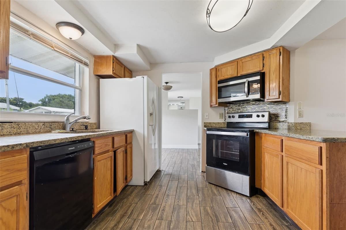 702 WILDABON AVENUE — photo 13 of 45