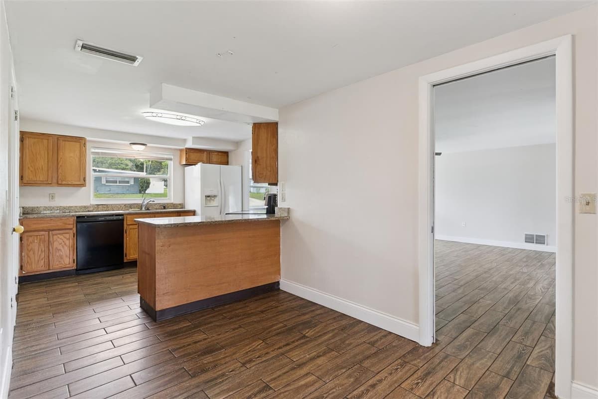 702 WILDABON AVENUE — photo 11 of 45