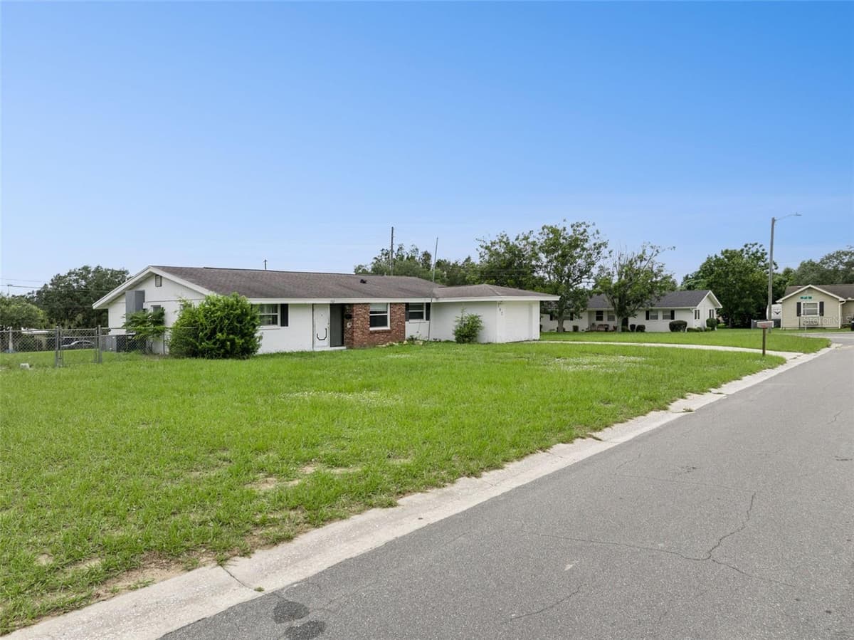 702 WILDABON AVENUE — photo 3 of 45