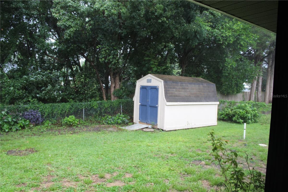 21110 PLANTATION STREET — photo 40 of 51