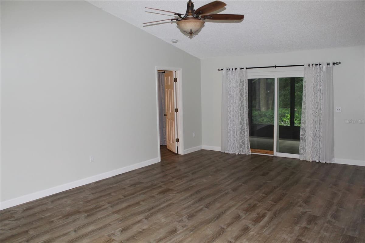 21110 PLANTATION STREET — photo 6 of 51