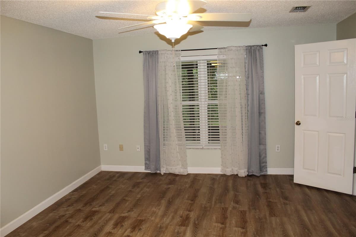 21110 PLANTATION STREET — photo 14 of 51