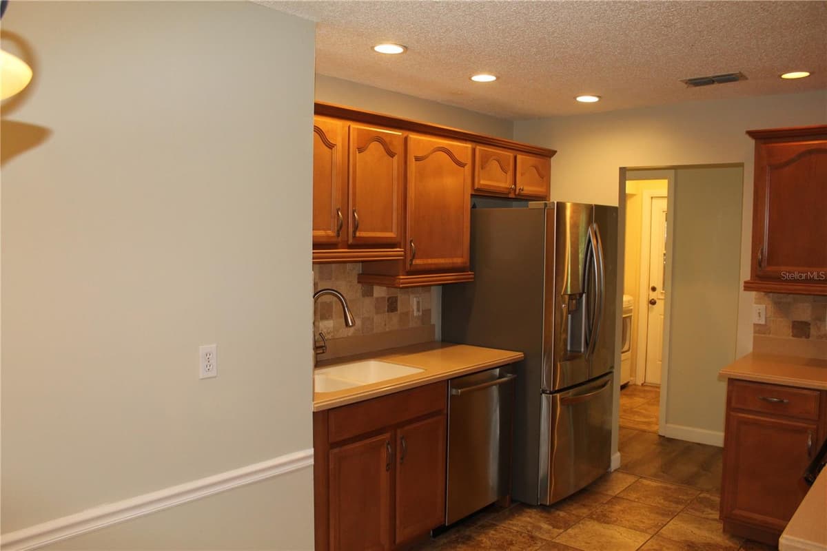21110 PLANTATION STREET — photo 19 of 51