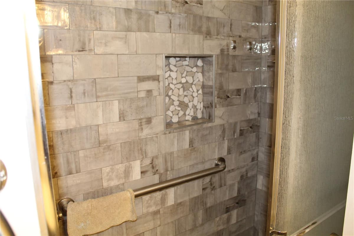 21110 PLANTATION STREET — photo 36 of 51