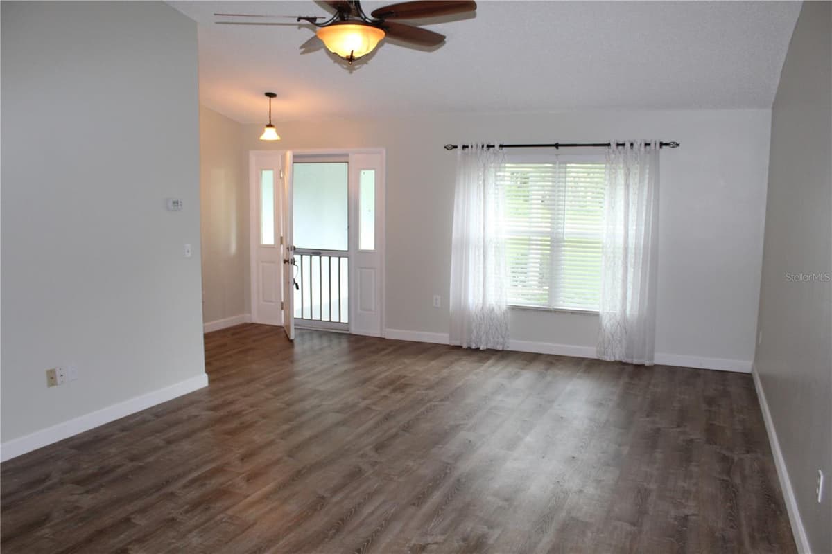 21110 PLANTATION STREET — photo 15 of 51