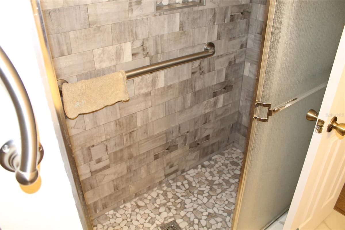 21110 PLANTATION STREET — photo 35 of 51