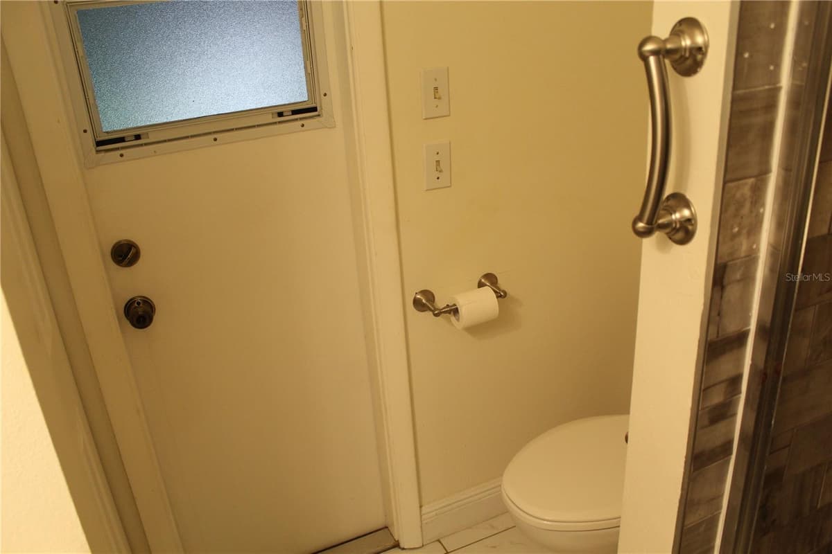 21110 PLANTATION STREET — photo 34 of 51