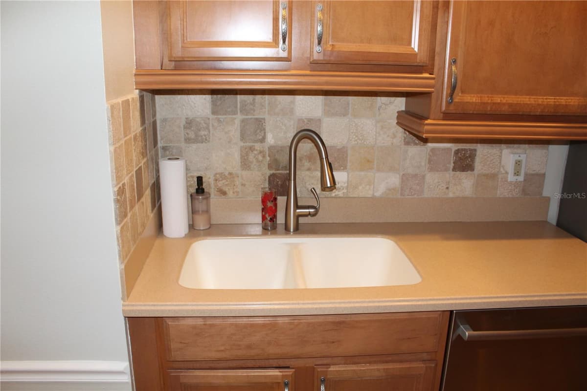 21110 PLANTATION STREET — photo 21 of 51