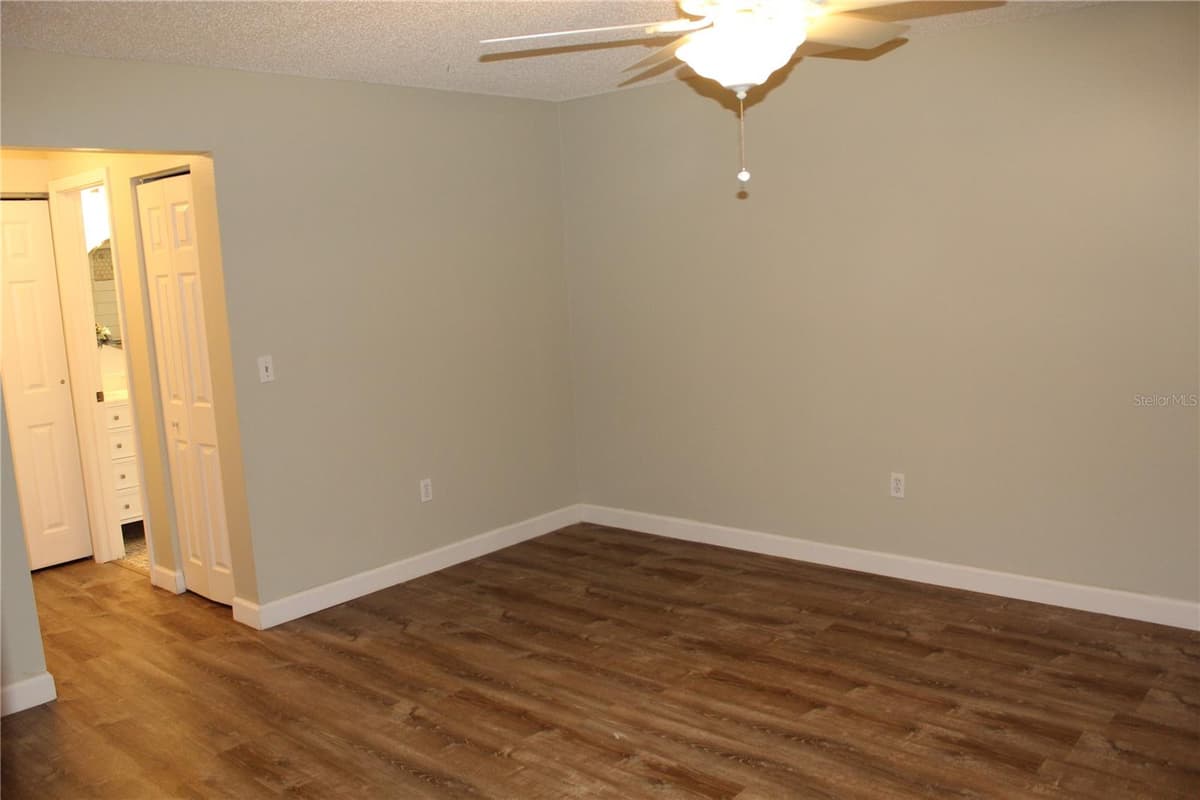 21110 PLANTATION STREET — photo 9 of 51
