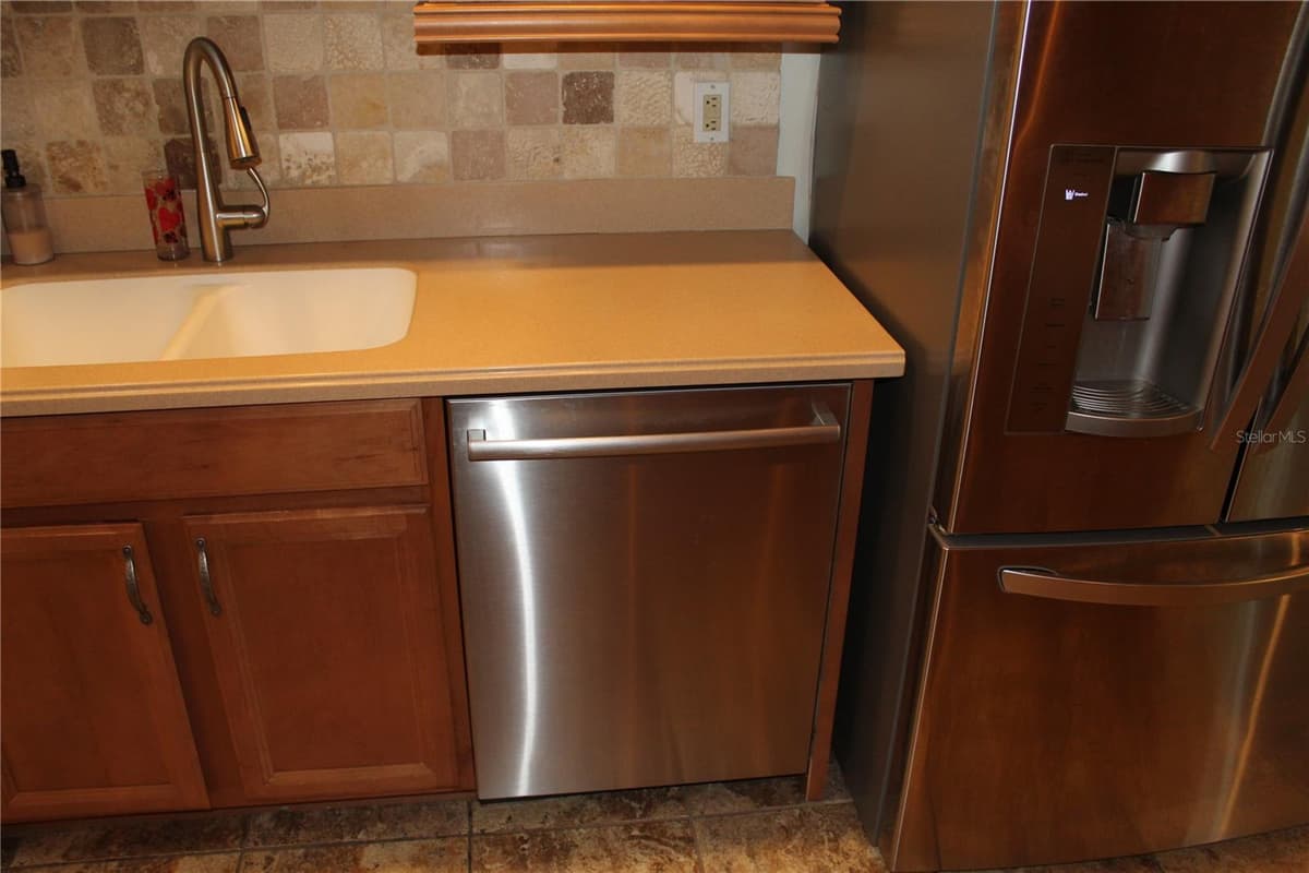 21110 PLANTATION STREET — photo 23 of 51