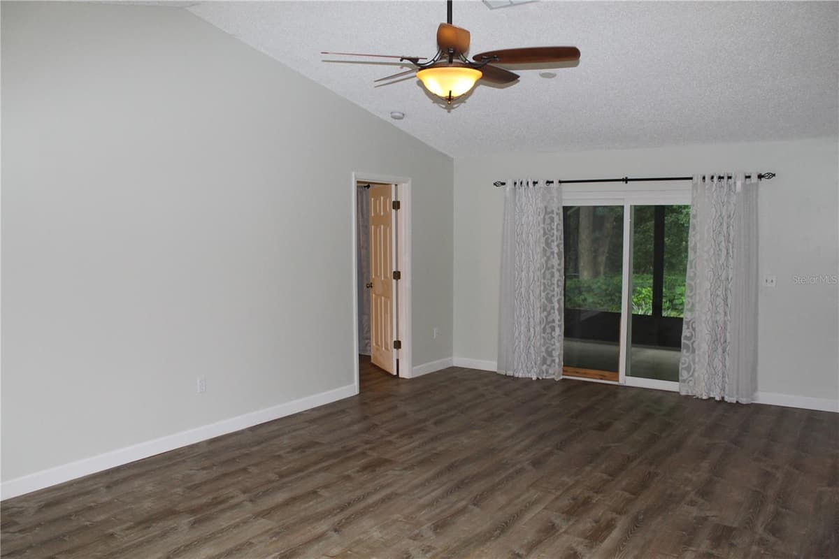 21110 PLANTATION STREET — photo 7 of 51