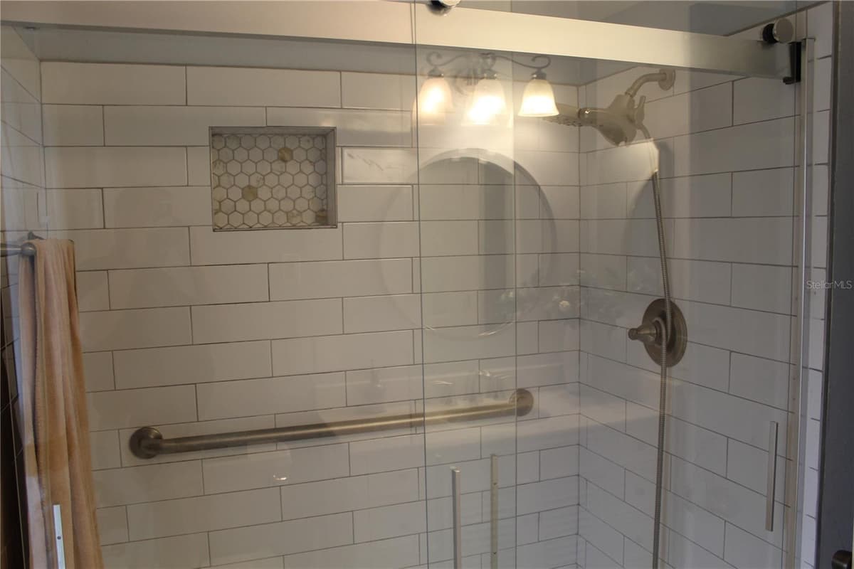 21110 PLANTATION STREET — photo 13 of 51