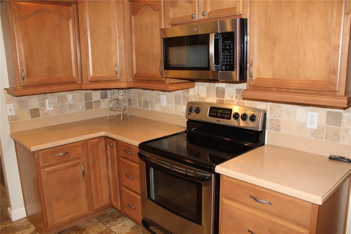 21110 PLANTATION STREET — photo 20 of 51