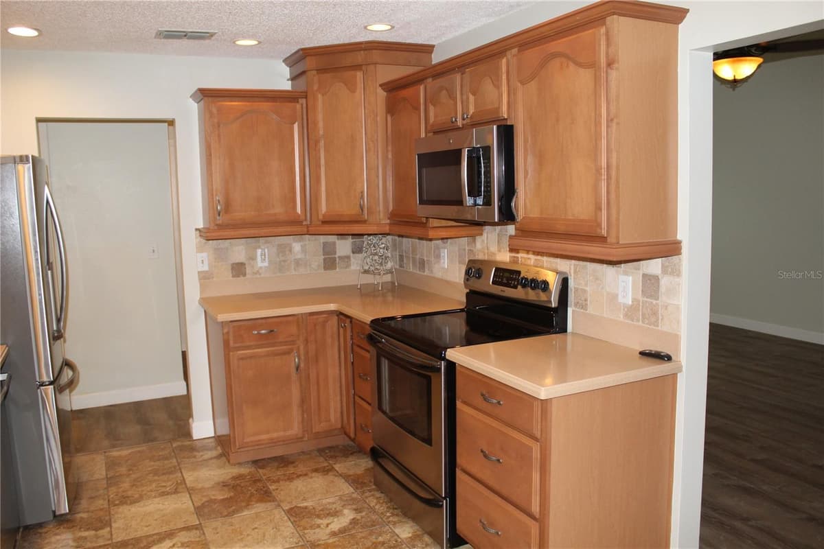 21110 PLANTATION STREET — photo 18 of 51