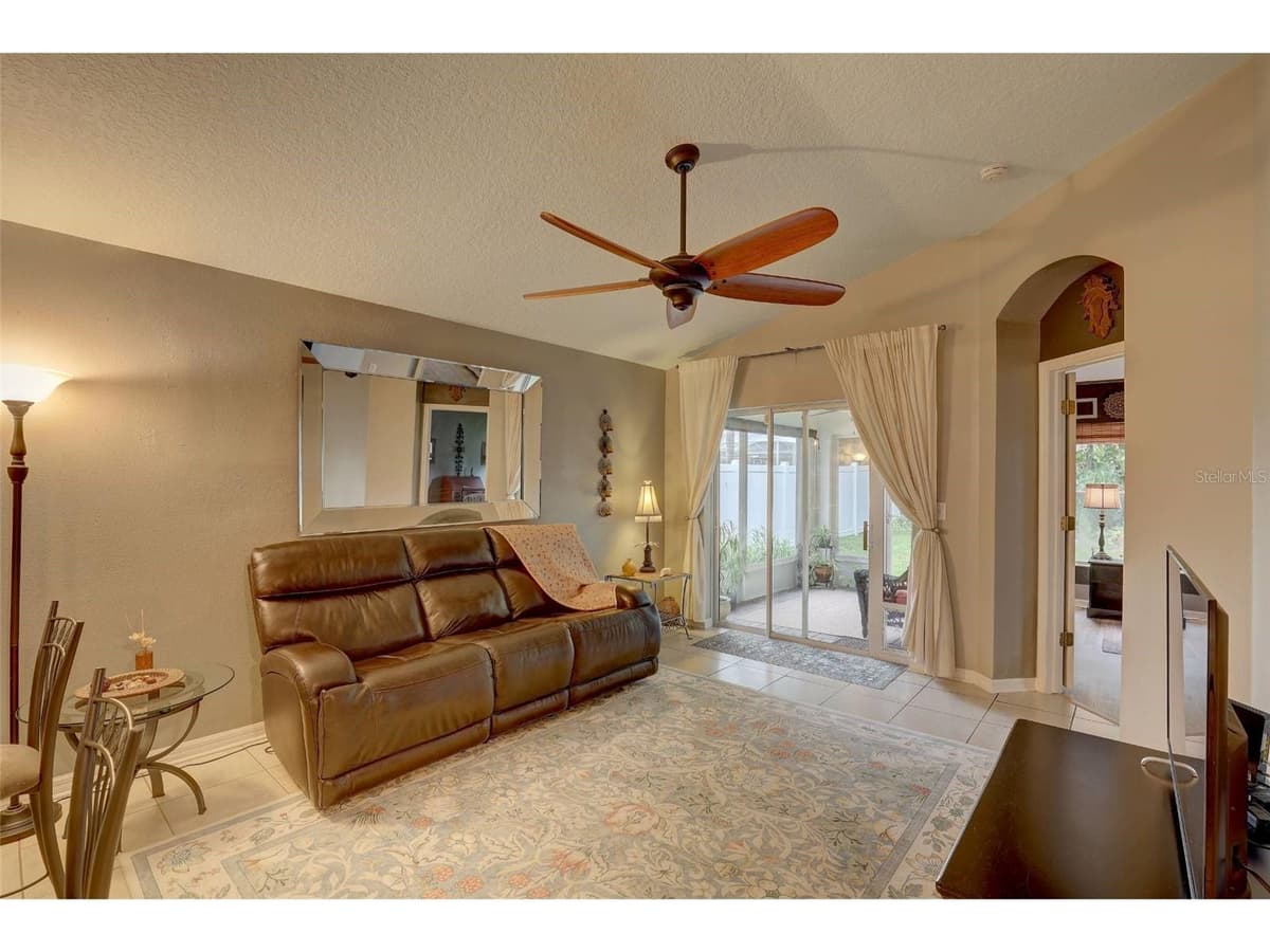 8252 CRESCENT MOON DRIVE — photo 14 of 33